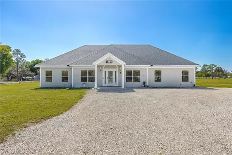 Exterior - 1299 Ivan Blvd, Labelle, FL 33935 photo 2 of 9