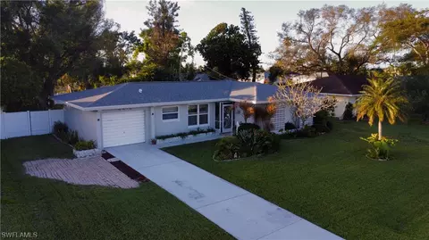 4105 Country Club Blvd, Cape Coral, FL 33904