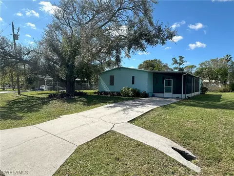 7606 Peyraud Dr, North Fort Myers, FL 33917