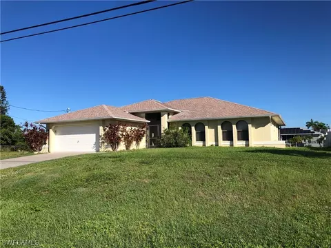 825 SW 40th Ter, Cape Coral, FL 33914