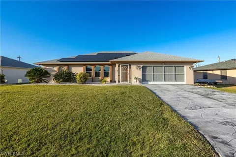 527 SW 32nd Ter, Cape Coral, FL 33914