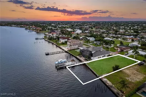 550 Coral Dr, Cape Coral, FL 33904