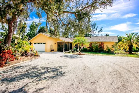 12511 Summerwood Dr, Fort Myers, FL 33908