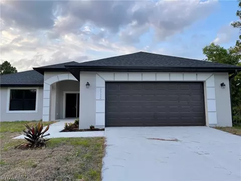 2906 23rd St SW, Lehigh Acres, FL 33976