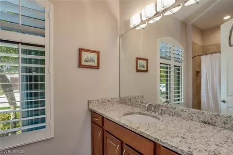 Bath - 1646 Serrano Cir, Naples, FL 34105 photo 4 of 4