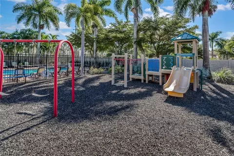View/Area - 1646 Serrano Cir, Naples, FL 34105 photo 4 of 4