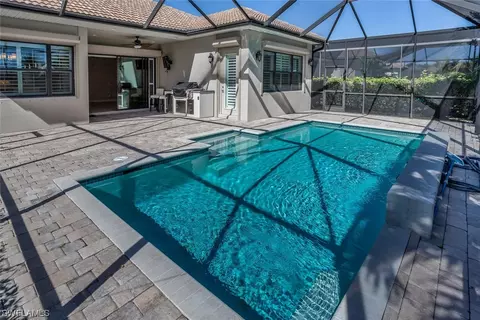 1646 Serrano Cir, Naples, FL 34105