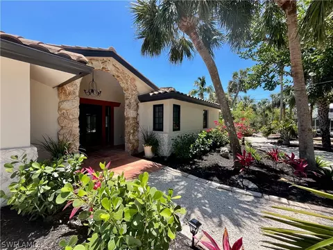 911 S Yachtsman Dr, Sanibel, FL 33957
