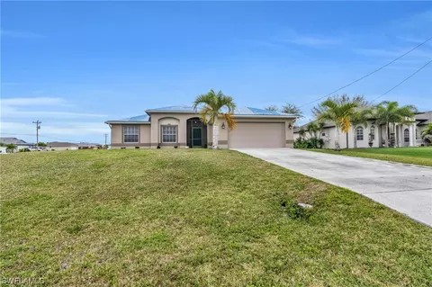 4155 NE 15th Pl, Cape Coral, FL 33909