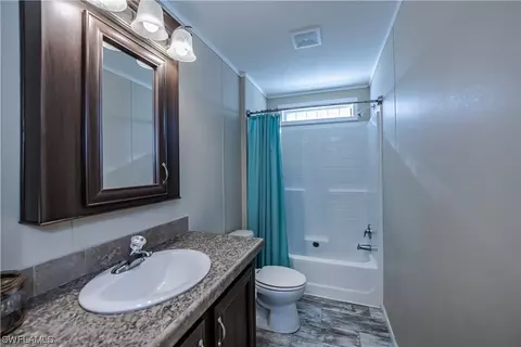Bath - 7897 20th Ter, Labelle, FL 33935 photo 4 of 6