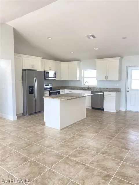 461 Cheshire Ct, Labelle, FL 33935 photo 3