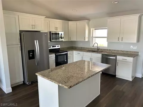 469 Cheshire Ct, Labelle, FL 33935 photo 3