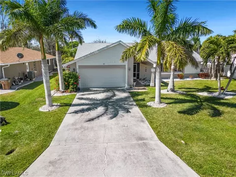 18 SE 20th Ct, Cape Coral, FL 33990