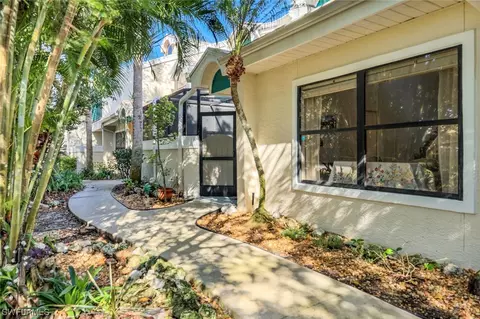 61 Emerald Woods Dr #D9, Naples, FL 34108