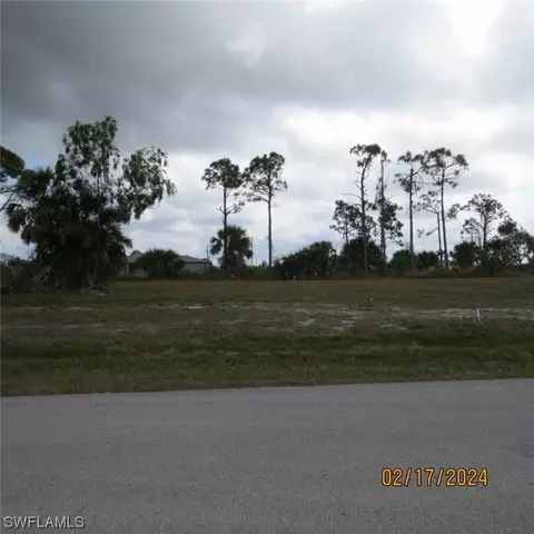 3801 NW 38th Ave, Cape Coral, FL 33993