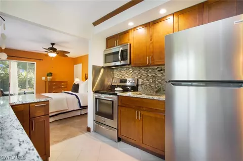8127 Country Rd #103, Fort Myers, FL 33919