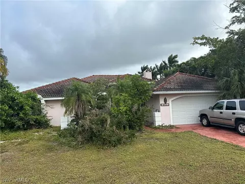 905 Dolphin Dr, Cape Coral, FL 33904