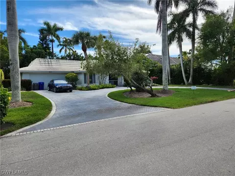 462 Putter Point Dr, Naples, FL 34103 photo 4