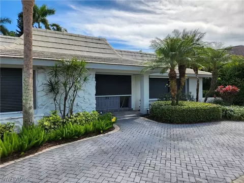 462 Putter Point Dr, Naples, FL 34103 photo 2