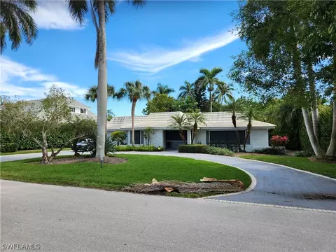 462 Putter Point Dr, Naples, FL 34103 photo 3