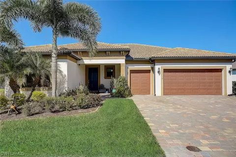 11752 Bowes Cir, Fort Myers, FL 33913