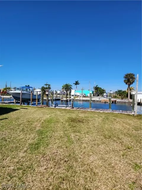 3868 Coconut Dr, Saint James City, FL 33956