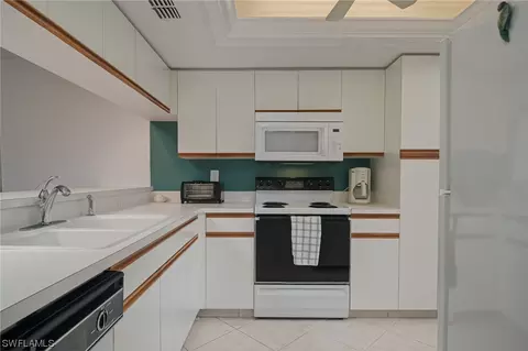Kitchen - 4120 Lorene Dr #101, Estero, FL 33928 photo 2 of 3