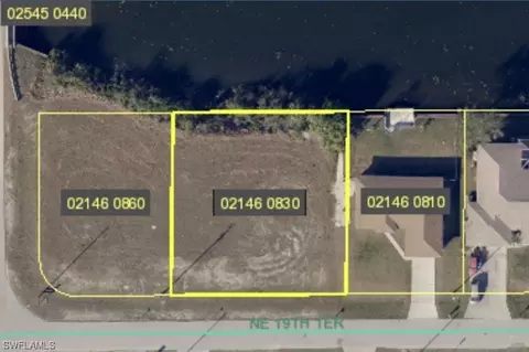 307 NE 19th Ter, Cape Coral, FL 33909