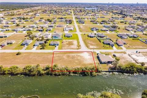 2108 NE 6th Ave, Cape Coral, FL 33909