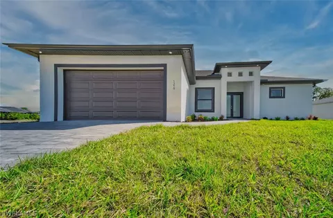 1219 NE 19th Pl, Cape Coral, FL 33909
