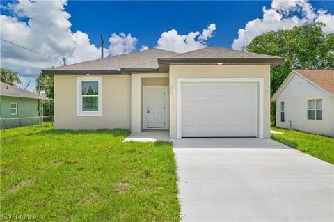 2109 Davis Ct, Fort Myers, FL 33916