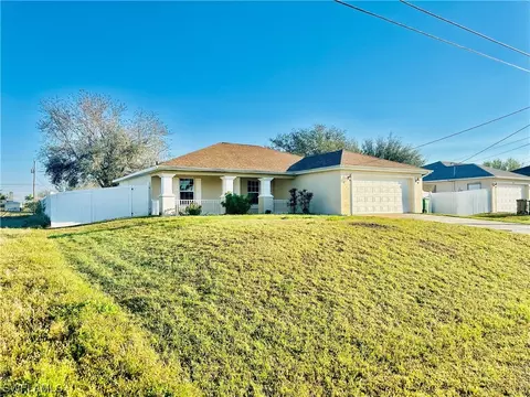 2125 NE 15th St, Cape Coral, FL 33909