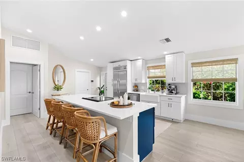 5792 Drummond Way, Naples, FL 34119