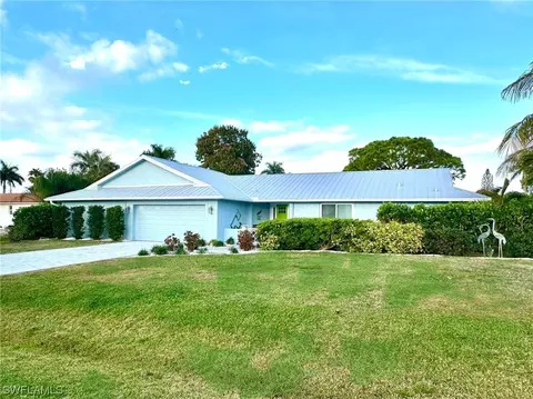 489 E Valley Dr, Bonita Springs, FL 34134