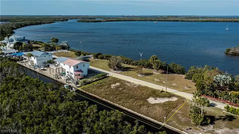 8153 Moyer Ln, Bokeelia, FL 33922
