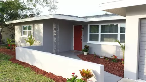 811 Entrada Dr N, Fort Myers, FL 33919