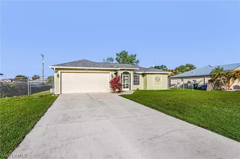 902 SW 9th Ave, Cape Coral, FL 33991
