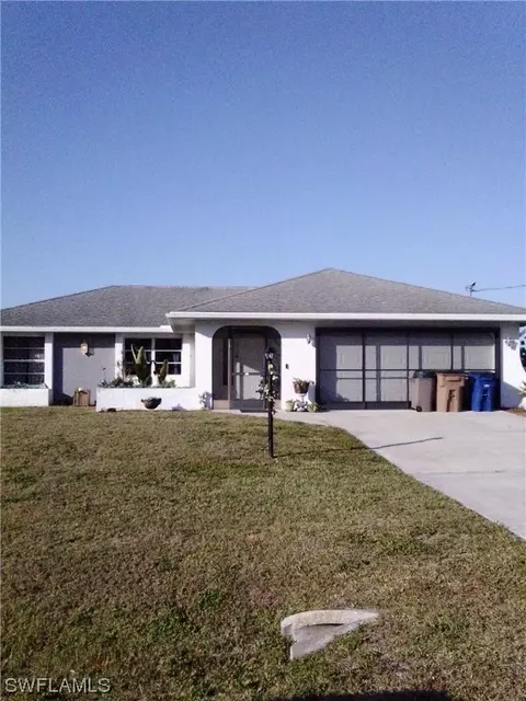 1423 Ford Cir, Lehigh Acres, FL 33936