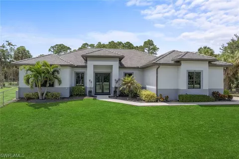 481 7th St NW, Naples, FL 34120