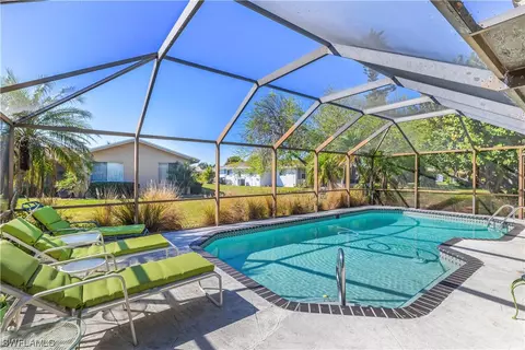 1438 N Larkwood Sq, Fort Myers, FL 33919
