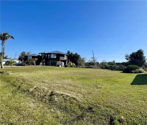 12086 Dolphin Rd, Bokeelia, FL 33922