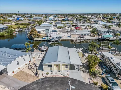 3106 Bounty Ln, Saint James City, FL 33956