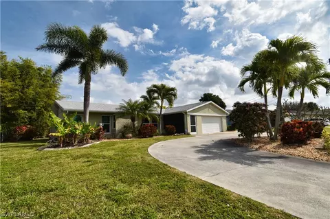 3825 SE 10th Pl, Cape Coral, FL 33904