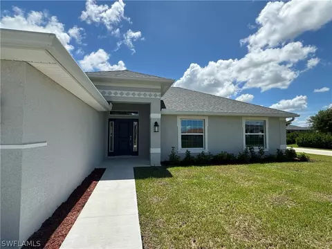 2901 NE 4th Pl, Cape Coral, FL 33909