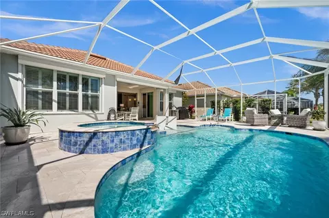 8452 Benelli Ct, Naples, FL 34114