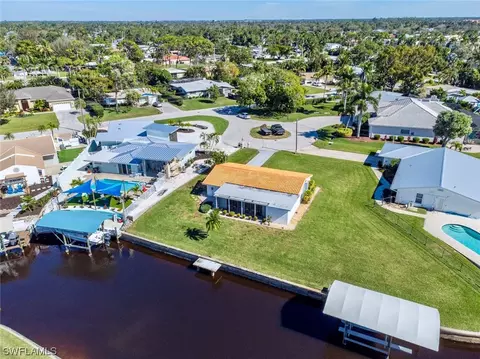 542 Bruce Cir, Fort Myers, FL 33919