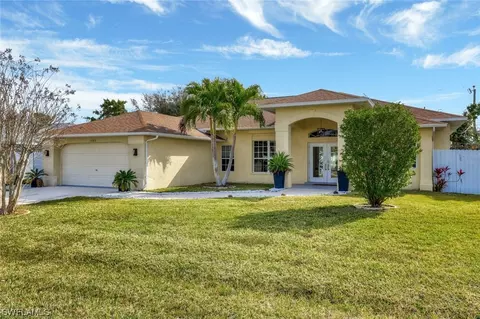 1525 SE 8th Pl, Cape Coral, FL 33990