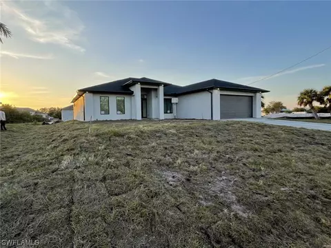 326 Peerless St, Lehigh Acres, FL 33974