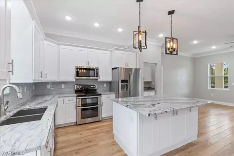 Kitchen - 3205 E 23rd St, Alva, FL 33920 photo 5 of 8