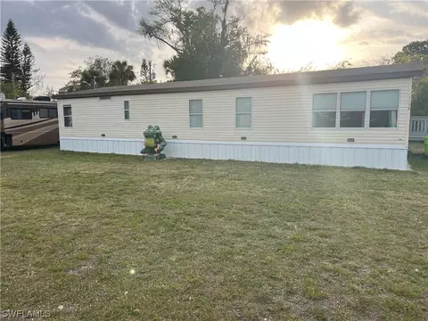 1198 Riverview Dr, Moore Haven, FL 33471 photo 2